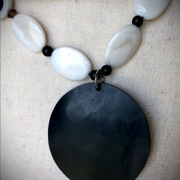 Shell necklace with pendant - Picture 5 of 7